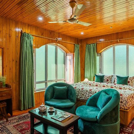 Stayvista At Wooden Arches With Lawn, Jacuzzi & Bbq Srinagar  Exterior photo
