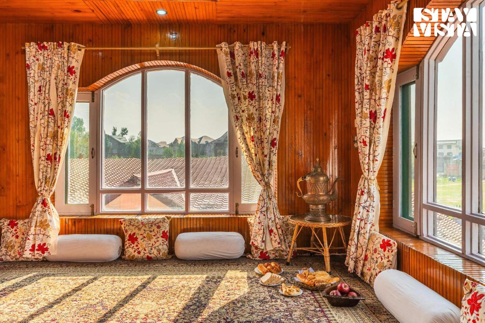 Stayvista At Wooden Arches With Lawn, Jacuzzi & Bbq Srinagar  Exterior photo
